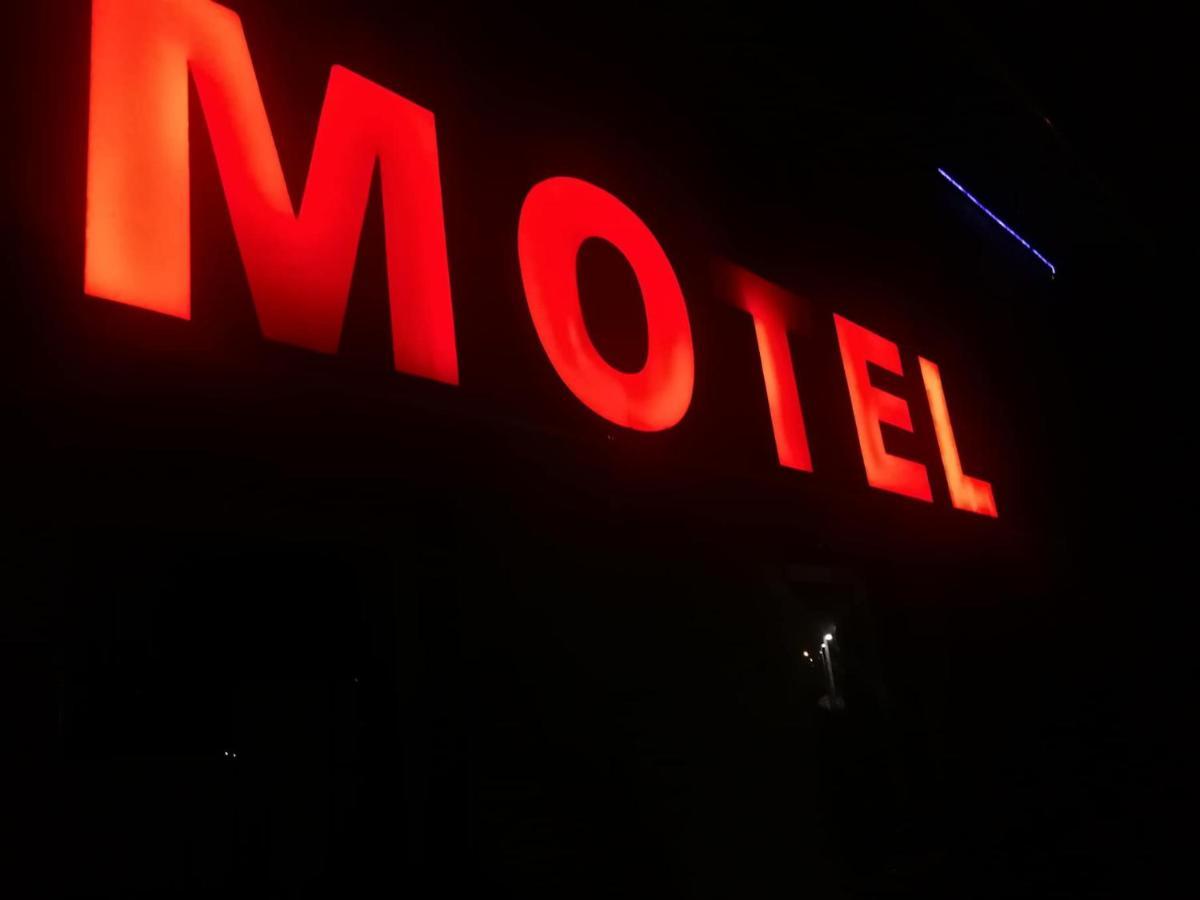 Panama Motel Szekesfehervar Exterior photo